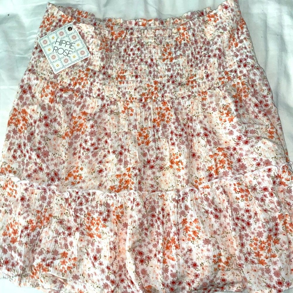 New with tags hippie rose ruffle skirt! Size M